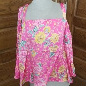 Beautiful coral floral top 1X cold shoulder